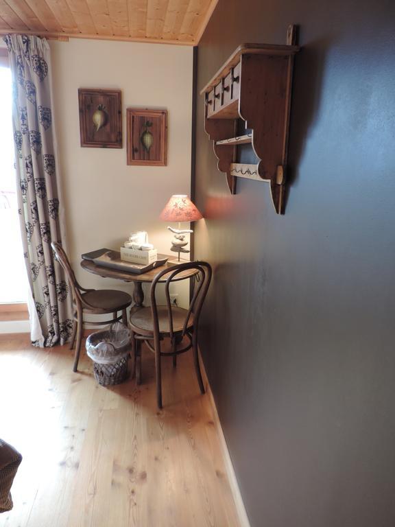 Bed and Breakfast La Demeure Des Elfes Albinen Habitación foto